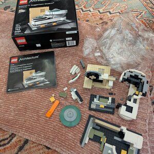 LEGO Architecture 21035 – Solomon R. Guggenheim Museum | RETIRED
